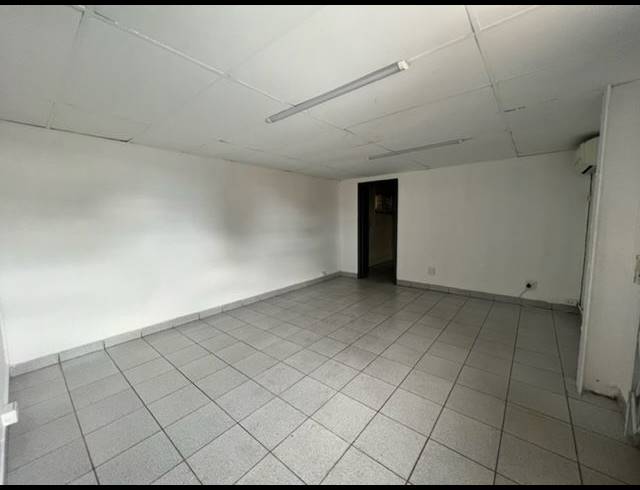 1,530M² WAREHOUSE FOR SALE IN WATERFALL